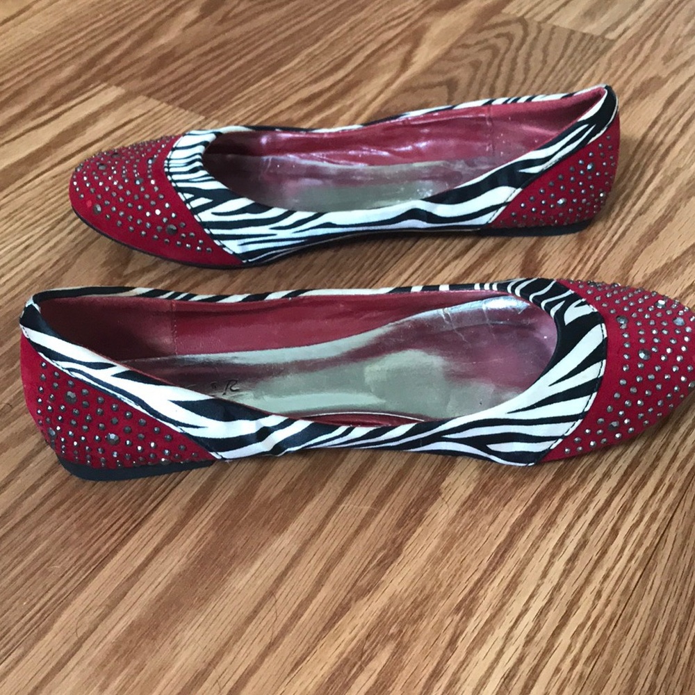 RED ZEBRA EMBROIDERED & EMBELLISHED FLATS
